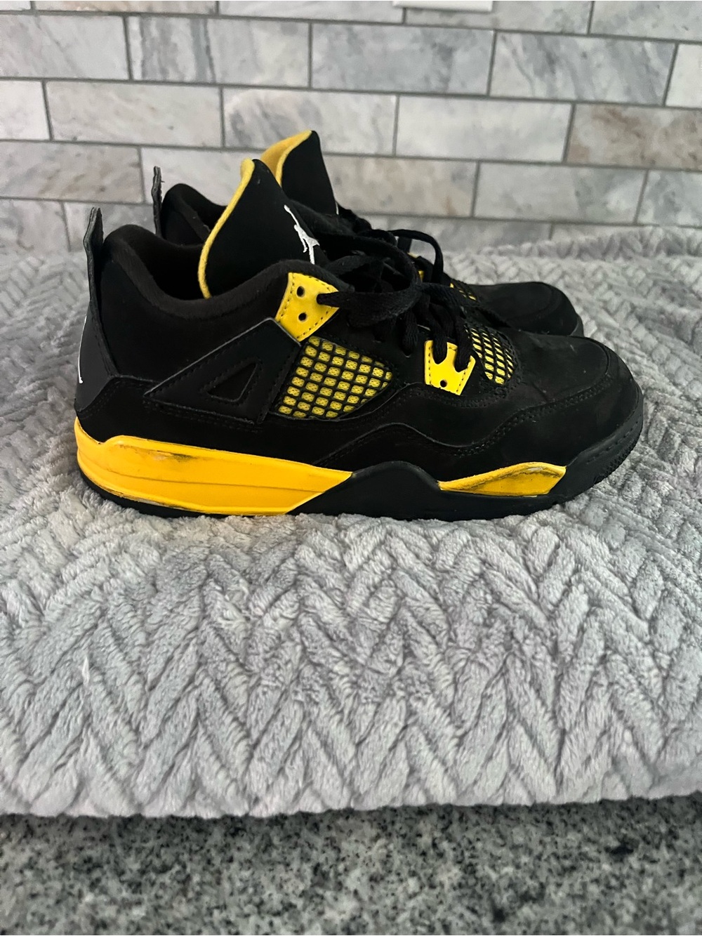 Jordan Low-Top Sneakers in Black and Yellow